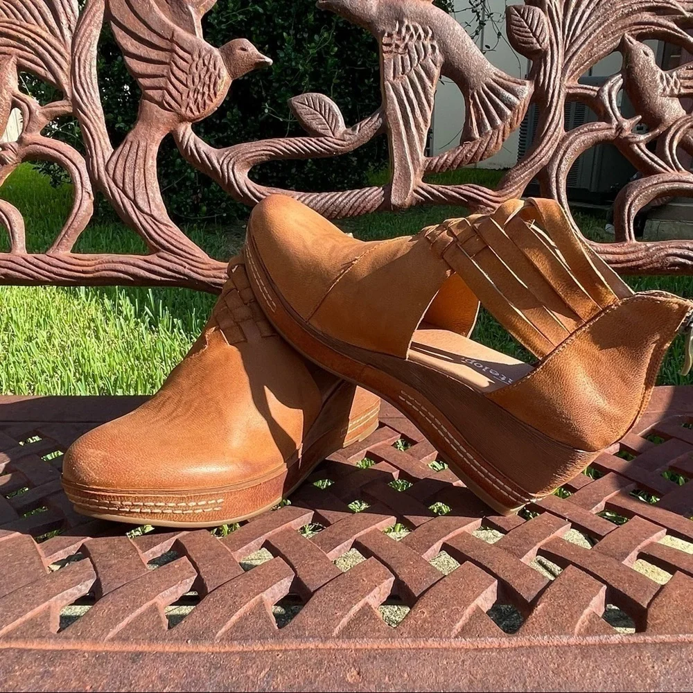 NWT Antelope N03 tamra woven leather wedge round toe closed toe pump